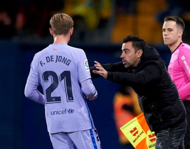 J9九游会官方网站-哈维：理解黄潜为什么生气 埃梅里：裁判让我很受伤