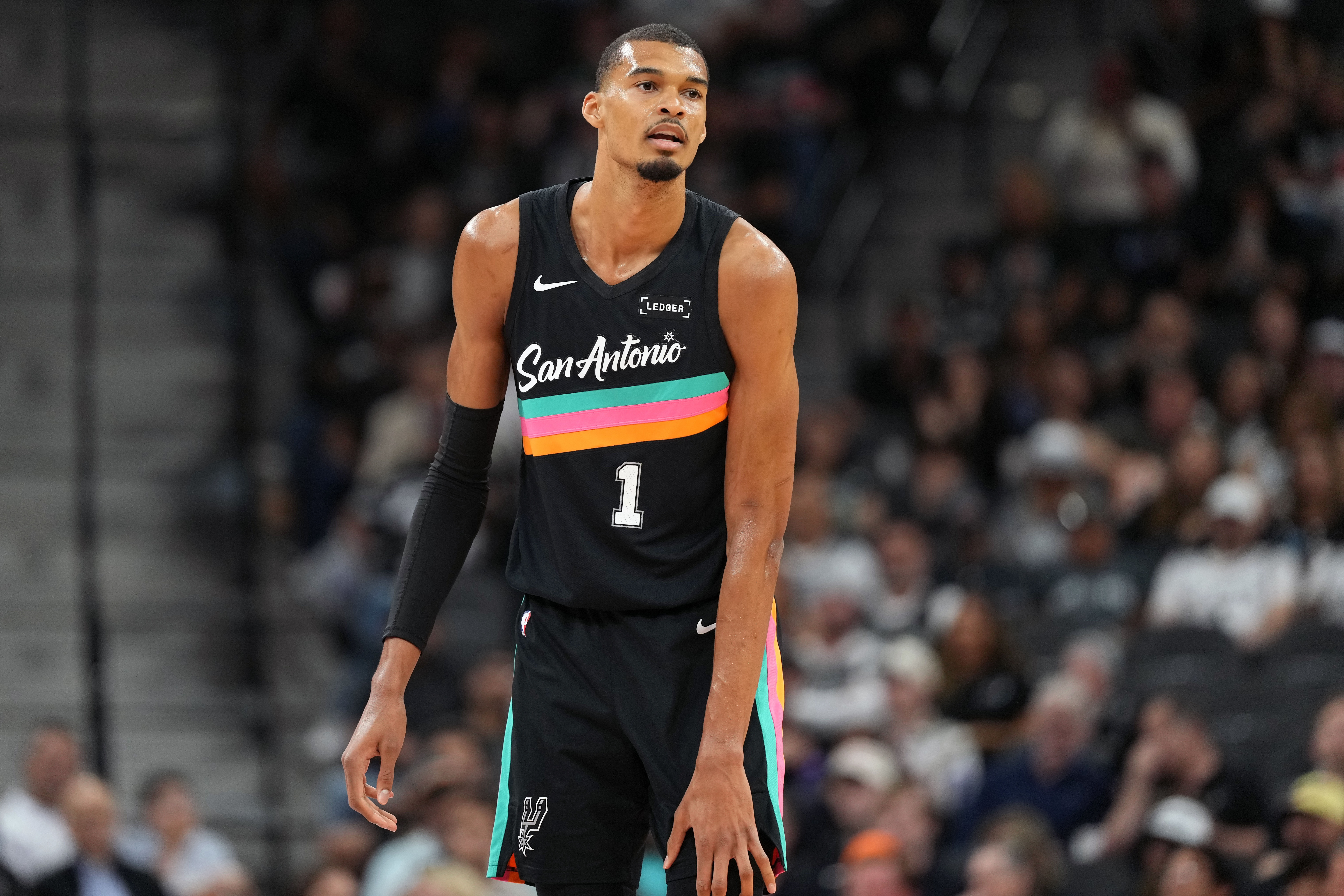 j9九游会-记者：如果马刺次轮输给掘金 这场轮休文班就是最愚蠢的做法之一